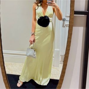 Only worn once. Beautiful silk fabric and limoncello color.